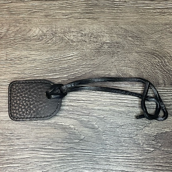 Dooney & Bourke Black and Gold Duck Hangtag - Picture 3 of 6